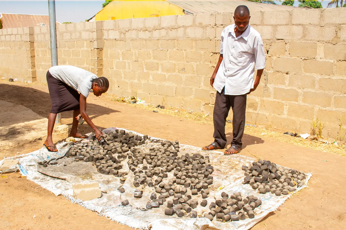 Residents of Fiidi, Benue State drying fuel briquettes as part of climate and peace work